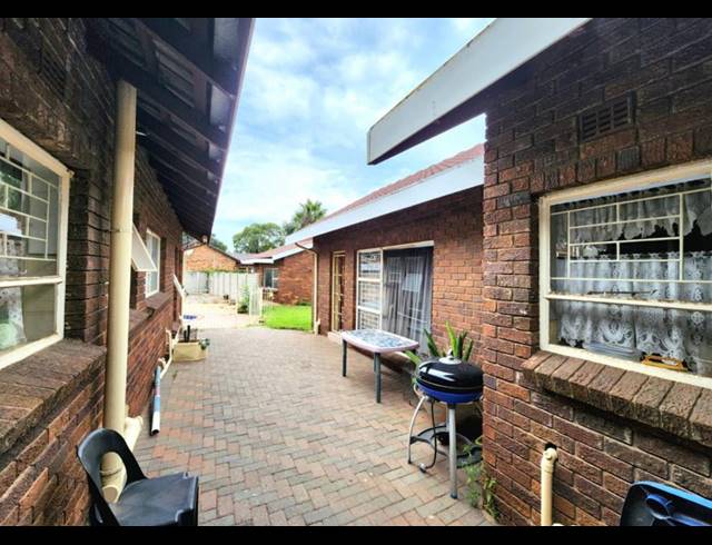 3 BEDROOM HOUSE FOR SALE IN MAYBERRY PARK